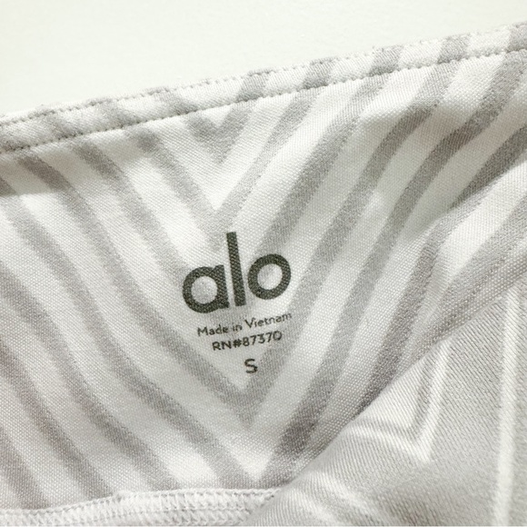 ALO Yoga Grey/white leggings. Size small - Picture 5 of 7